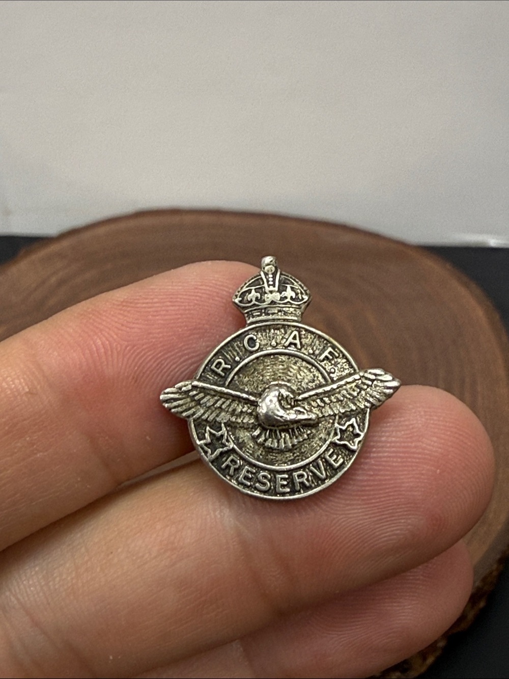 Royal Canadian Air Force (R.C.A.F.) Reserve Lapel Pin